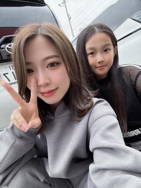 👧🏻💗